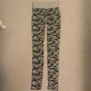 Avenu Camo/Multicolored Tights/Leggings